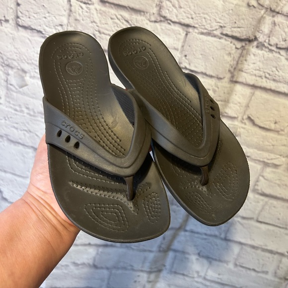 CROCS Shoes Crocs Espresso Brown Thong Sandals Size 6 Poshmark